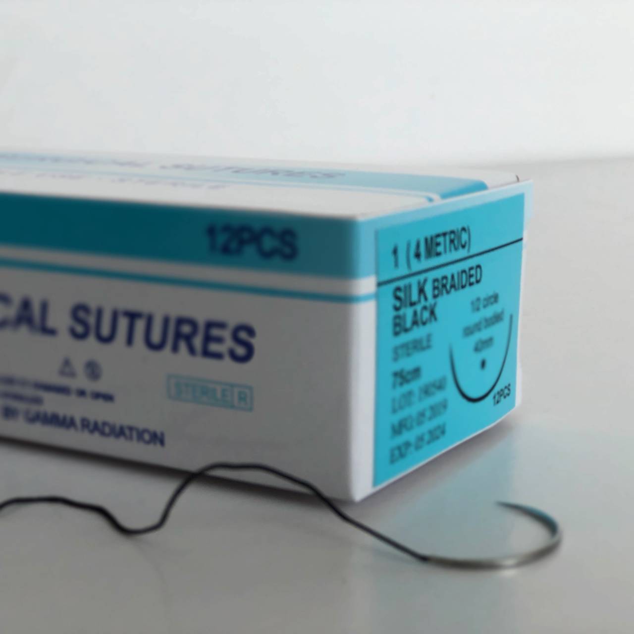 Surgical suture Braided Silk black